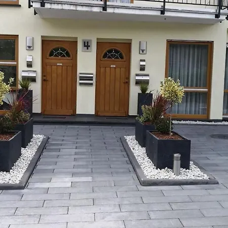 Moderne Mit Parkplatz In Boppard-buchenau Mit Terrasse, Eignem Eingang Und Garage Für Fahräder